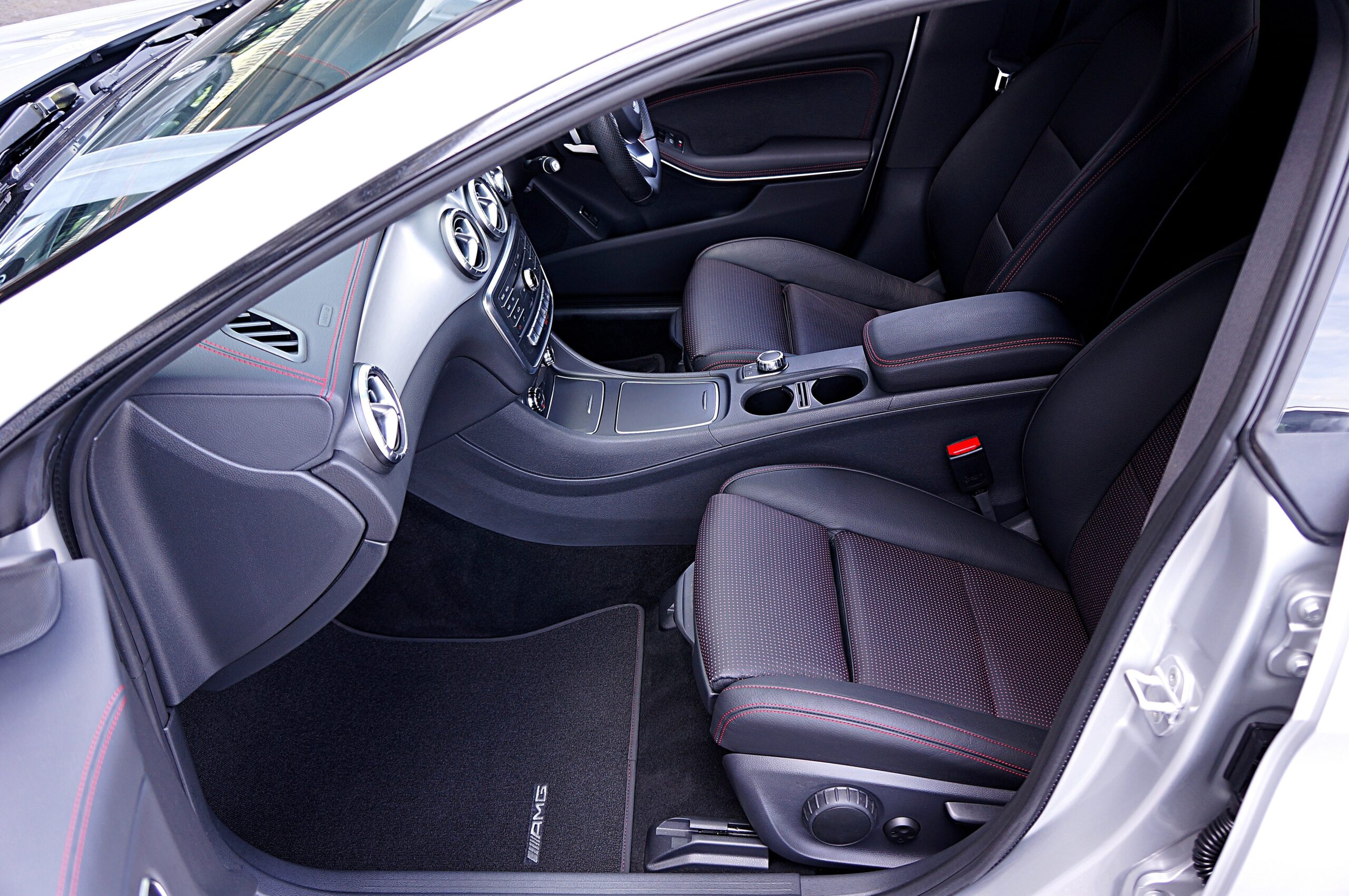 8 Seater Car Hire Edinburgh Airport - Minibus|Minivan Rental
